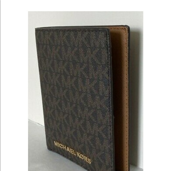 New Michael Kors Jet Set Travel Medium Passport Case Brown - Picture 5 of 6